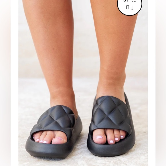 Preslee Black Textured Slides - Picture 3 of 4